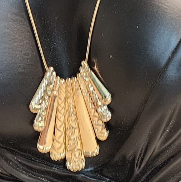 AREA Stars Gold Tone Pendant Necklace New - Picture 6 of 6